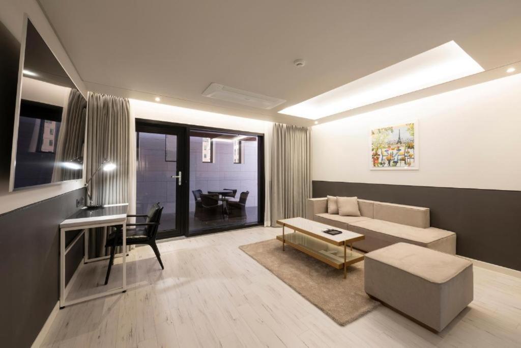 Hound Hotel Yeonsan Пусан Экстерьер фото