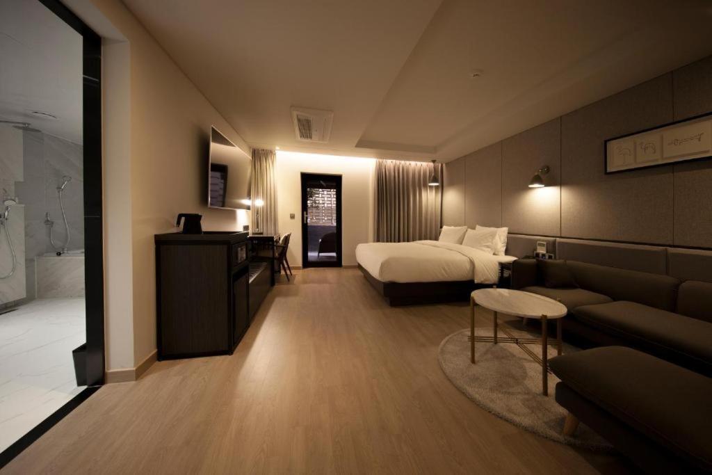 Hound Hotel Yeonsan Пусан Экстерьер фото