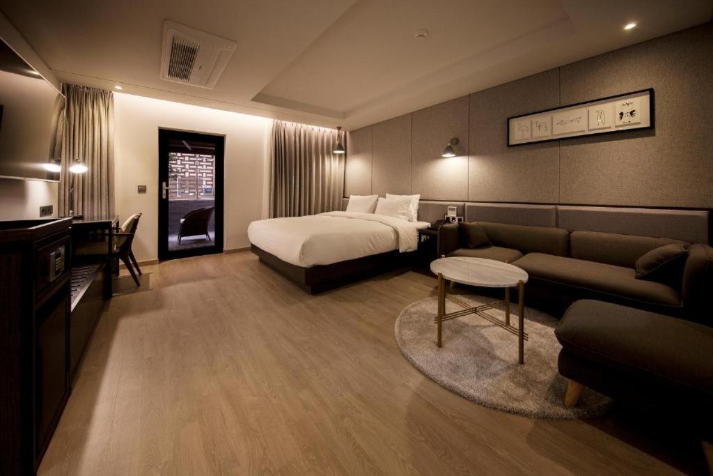 Hound Hotel Yeonsan Пусан Экстерьер фото