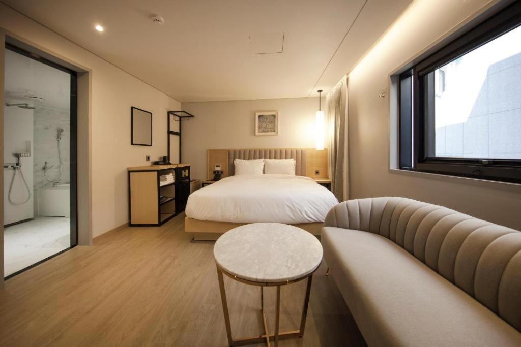 Hound Hotel Yeonsan Пусан Экстерьер фото