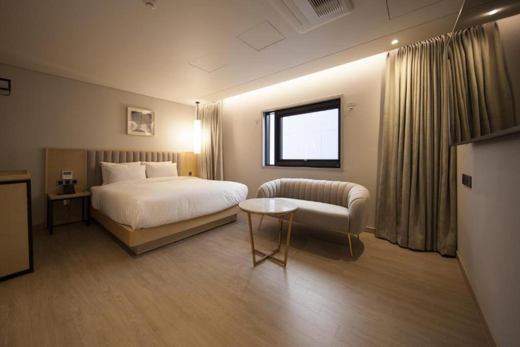 Hound Hotel Yeonsan Пусан Экстерьер фото